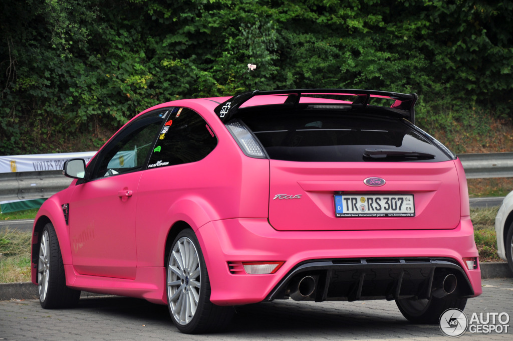 ford-focus-rs-thinks-its-cool-in-pink_1.jpg